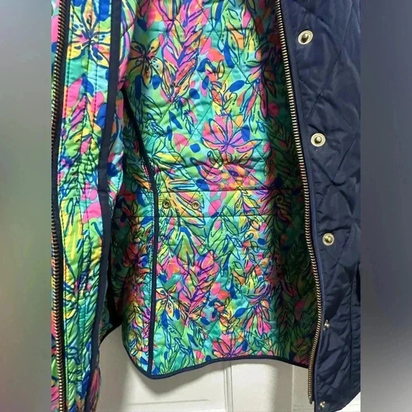 Lilly Pulitzer Down Navy Getaway Vest Size XS EUC - Picture 5 of 5